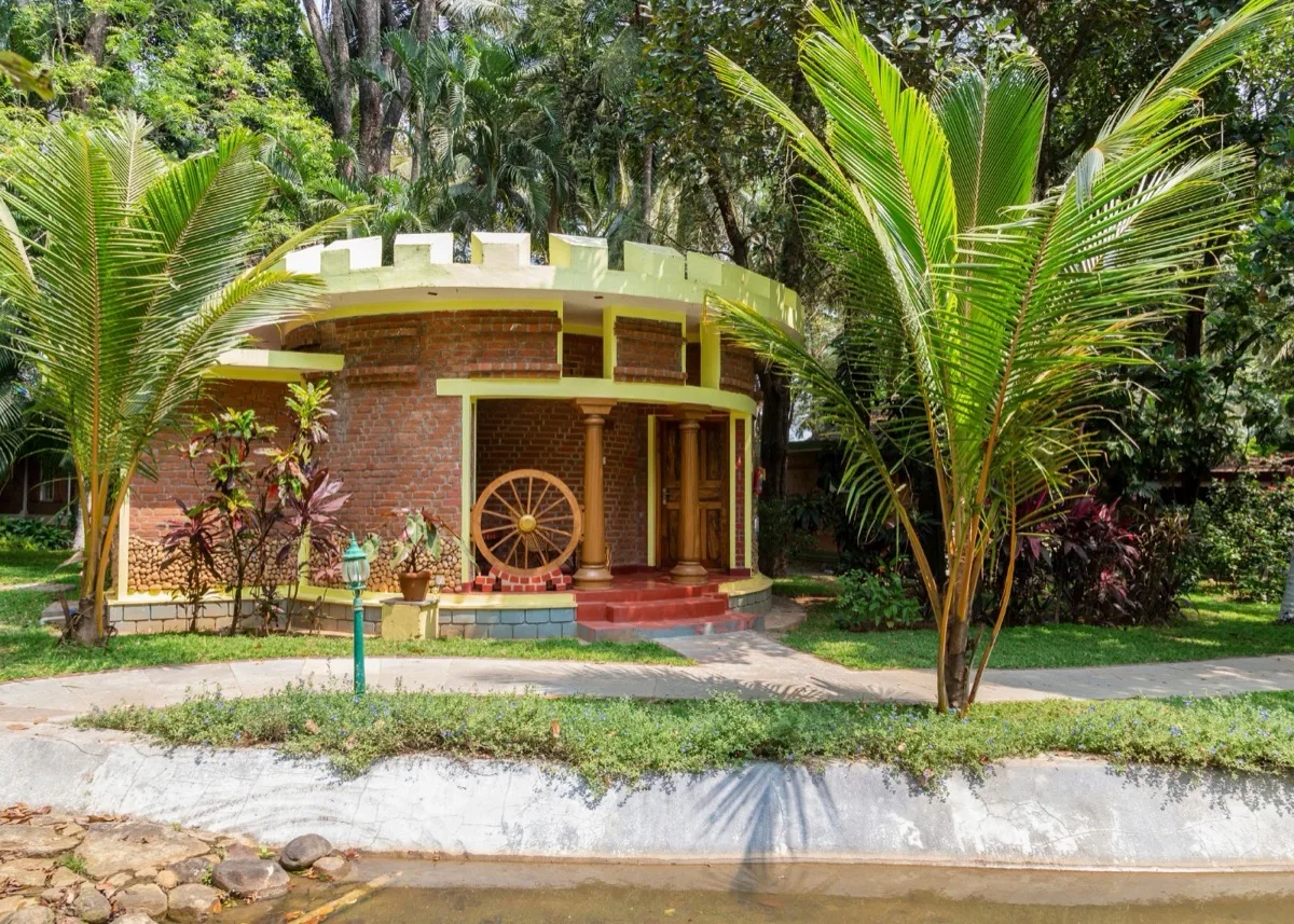 Rounded Deluxe Villa beside the garden channel