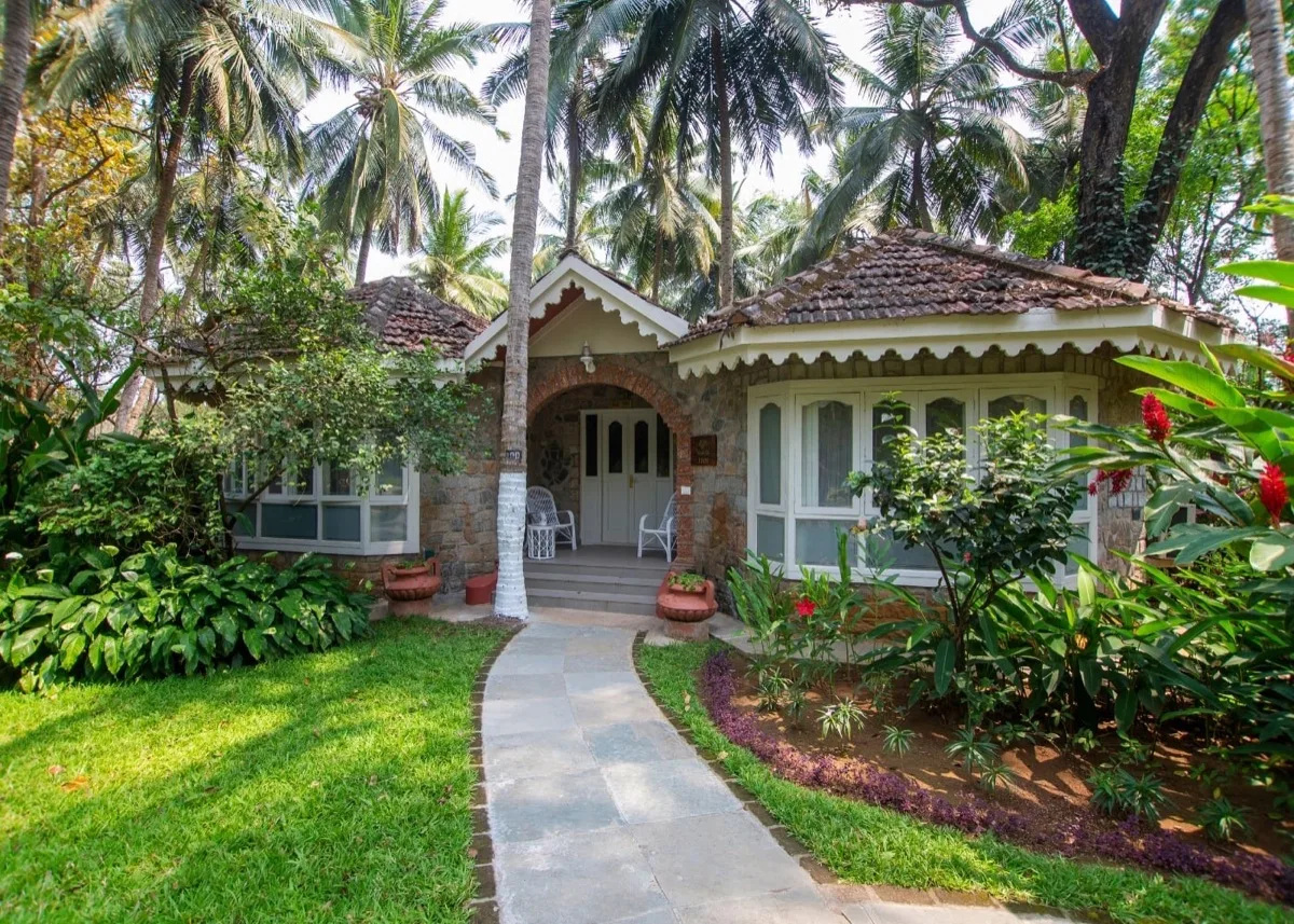 Maharaja Suite exterior and garden path